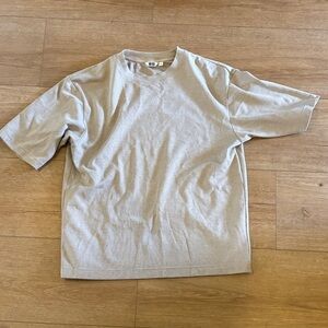 Uniqlo Light Gray Men's Short Sleeve Tee